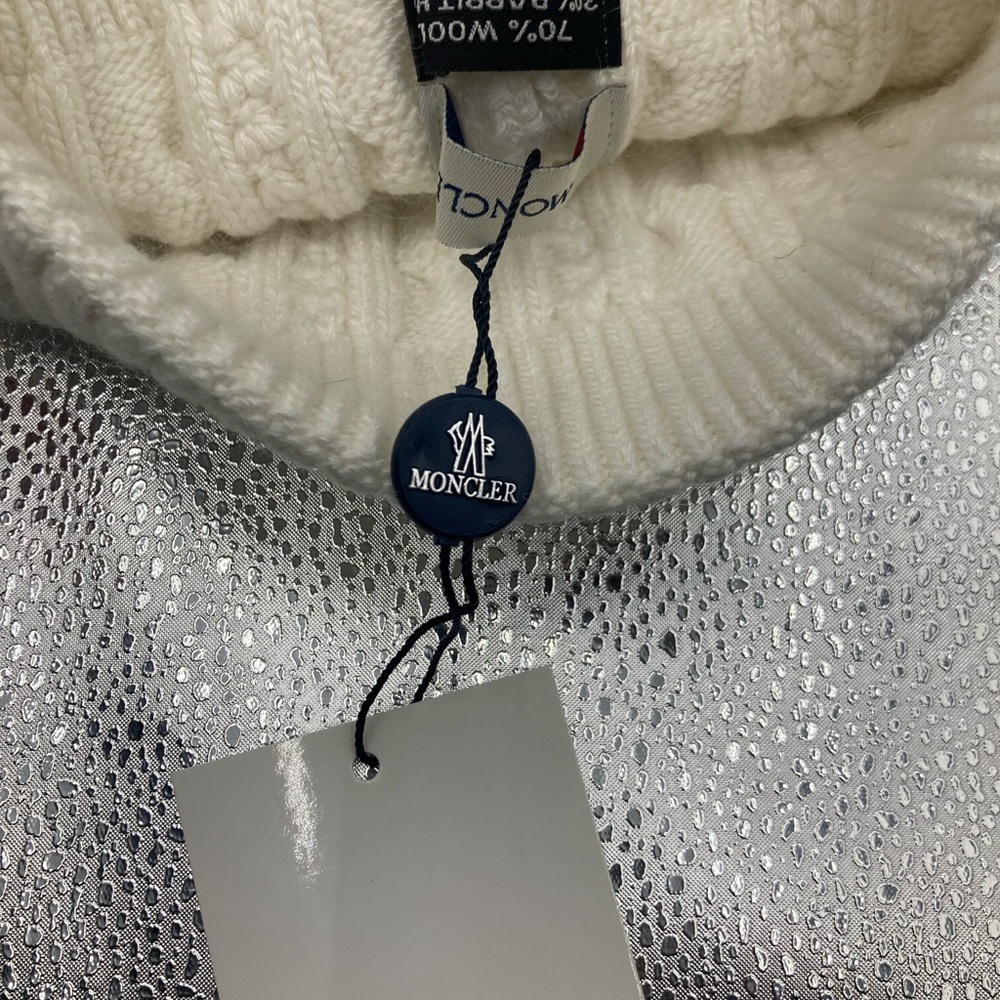 Moncler knitted hat - Picture 5 of 5